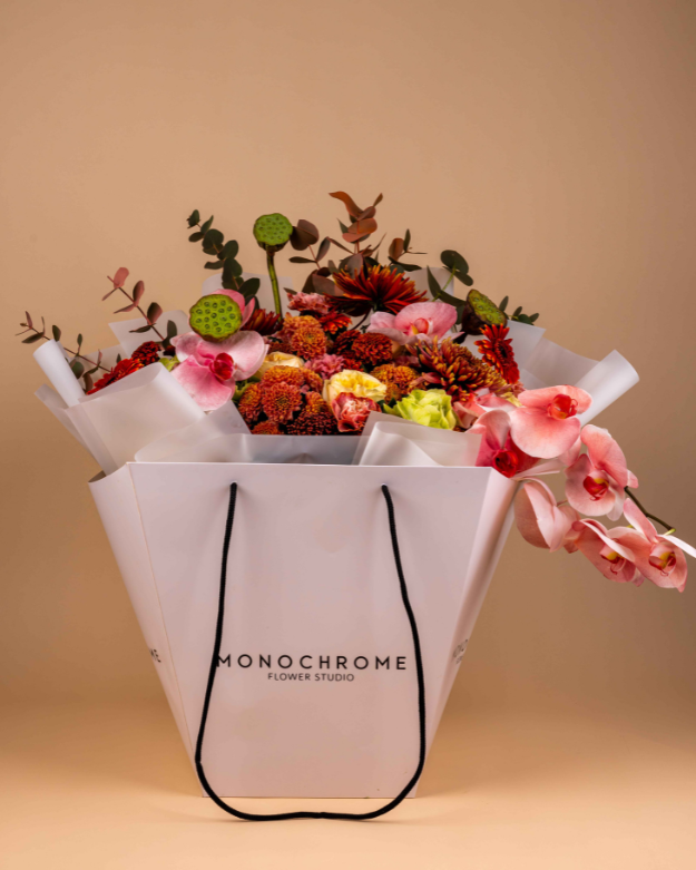 WHITE BAG MIX FLOWER BOUQUET